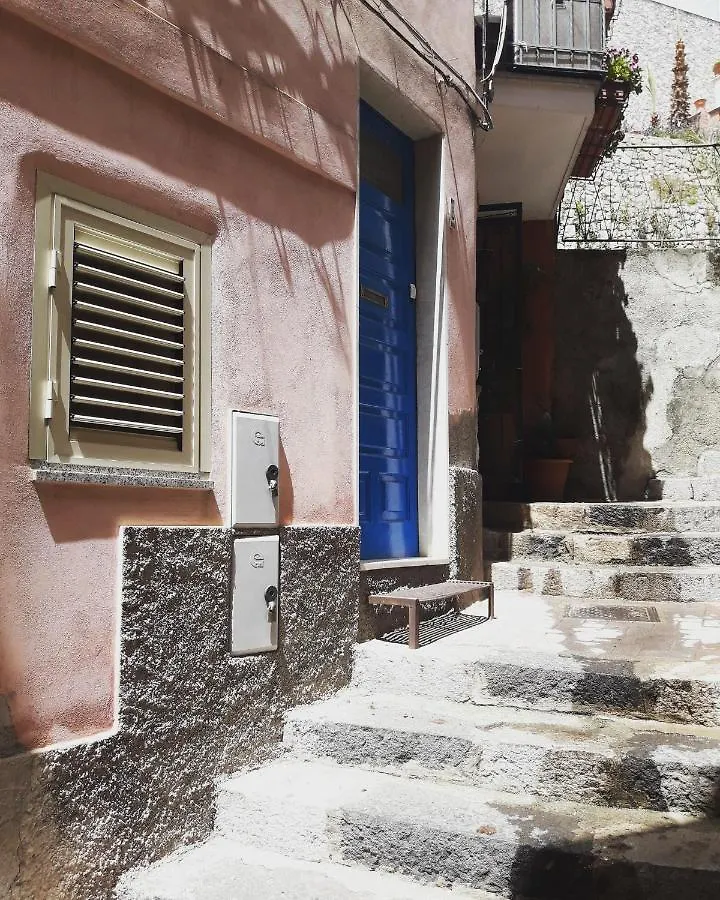 בית נופש טאורמינה A&M Apartment איטליה